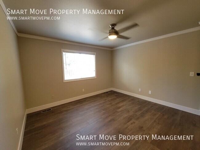 Building Photo - 1067 N Crestley Ave