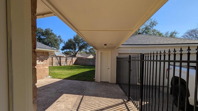 Building Photo - 21355 Park Tree Ln