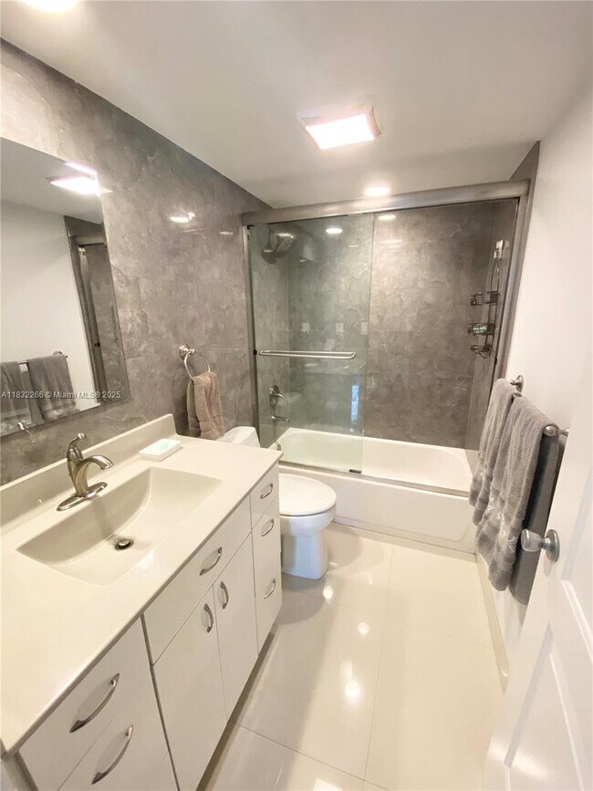 Building Photo - 5415 Collins Ave
