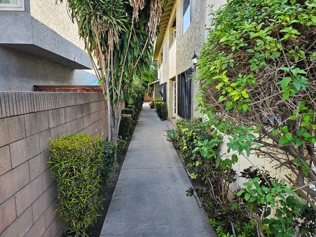 Building Photo - 9634 Park St