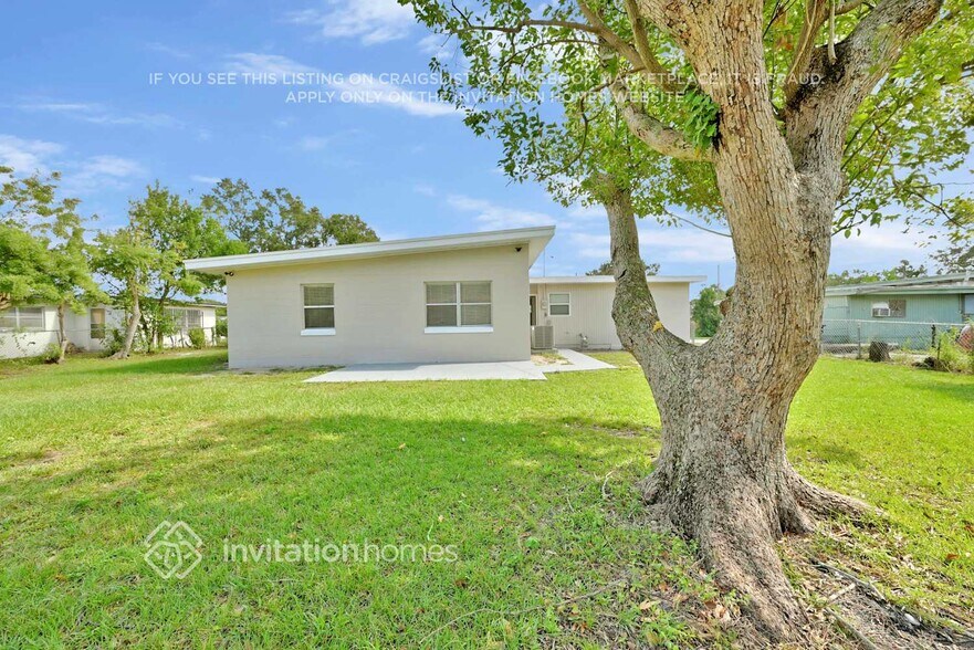 Building Photo - 2412 Martinwood Dr