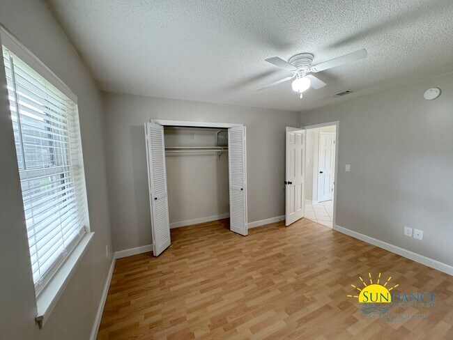 Building Photo - 1501 Royal Palm Dr