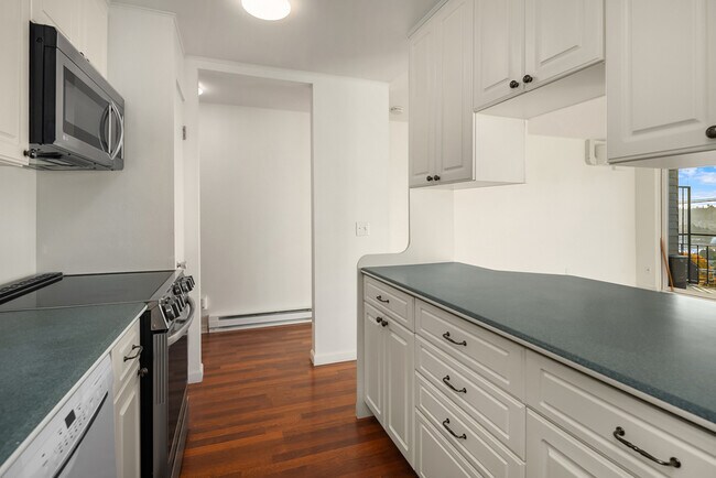 Building Photo - 303 N 44th St