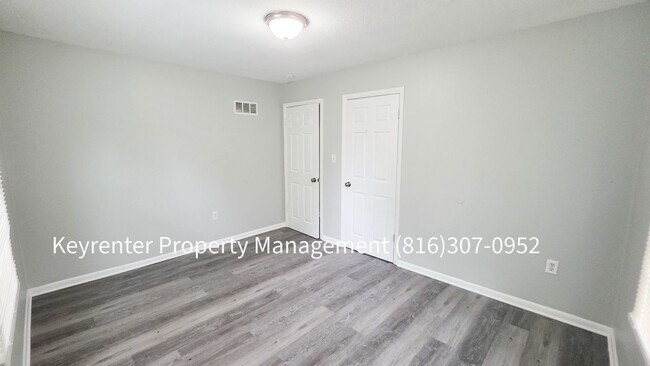 Building Photo - 202 N Paul Dr