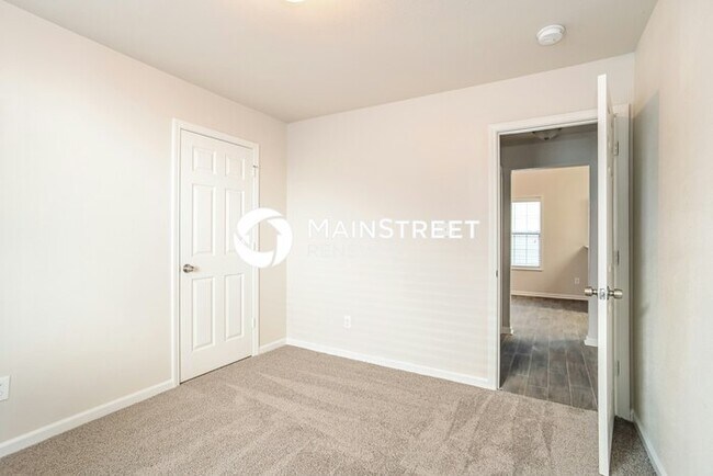 Building Photo - 3 Bedroom Pet-Friendly Home in Charlotte, NC with Main Street Renewal