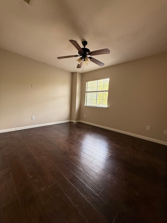 Building Photo - 23603 Maple Vista Ln