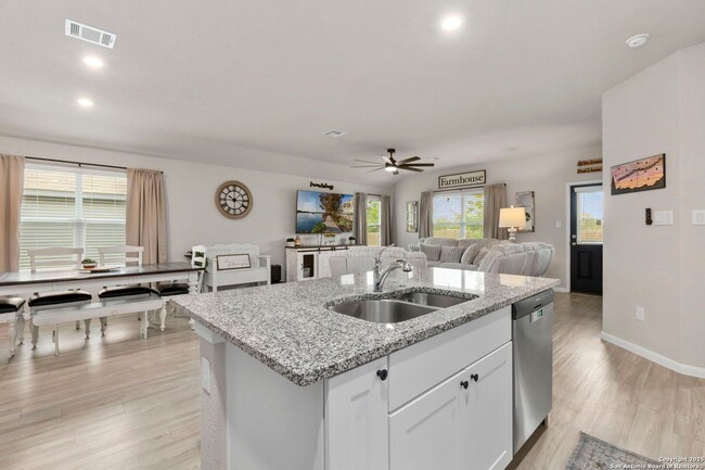 Building Photo - BEAUTIFUL 4-BEDROOM, SINGLE-STORY HOME IN ...