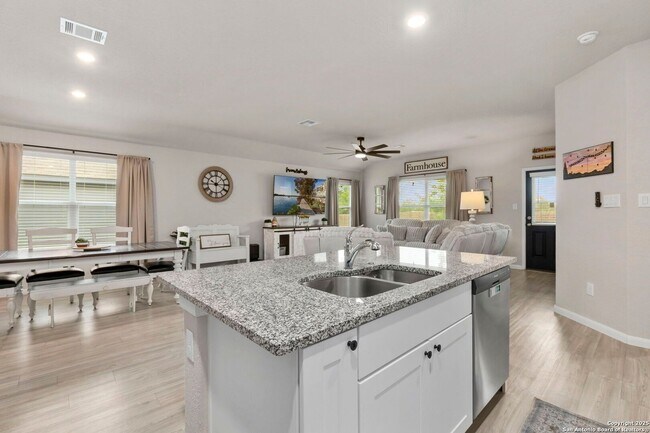 Building Photo - BEAUTIFUL 4-BEDROOM, SINGLE-STORY HOME IN RHINE VALLEY