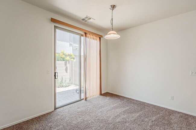 Building Photo - Beautiful Townhome in Phoenix Arizona
