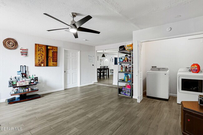 Building Photo - 9128 Diana Dr