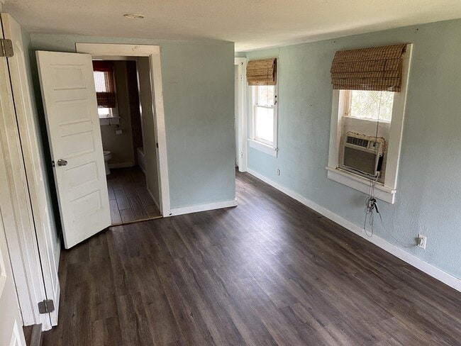 Building Photo - 907 Sunset Terrace