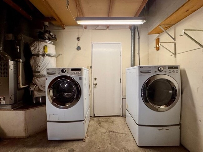 Building Photo - Charming 2 Bedroom Home in 55+ Valle Hermosa Community for Lease!