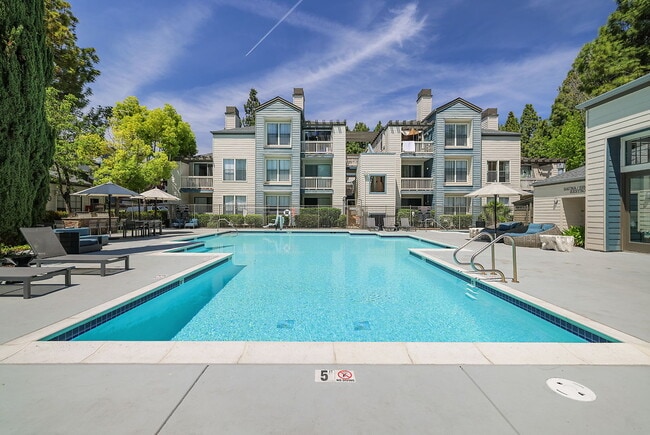 Building Photo - Fountains at River Oaks