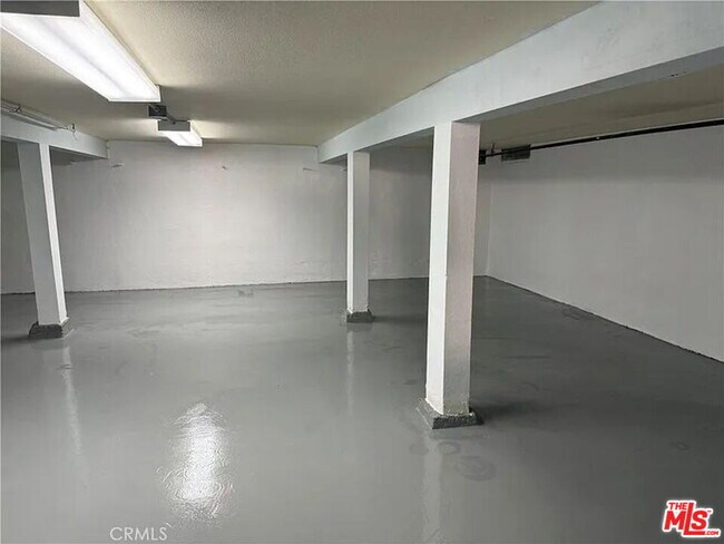 Building Photo - 15175 Magnolia Blvd