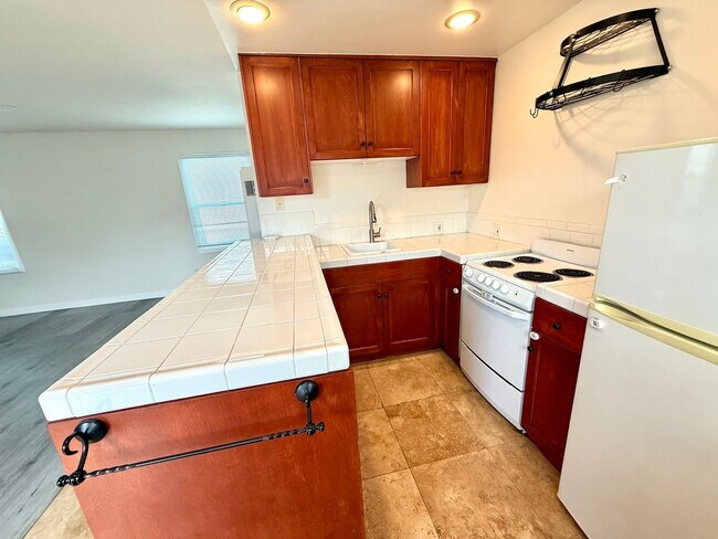 Building Photo - 3 units