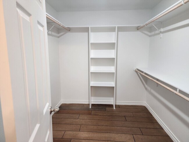 Building Photo - 546 Lost Trl