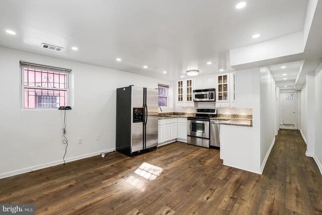 Building Photo - 1377 Quincy St NW
