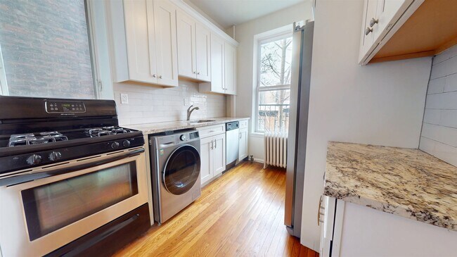 Building Photo - 1010 Washington St