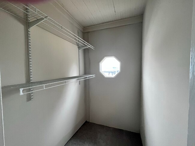 Walk In Closet - 729 3rd St