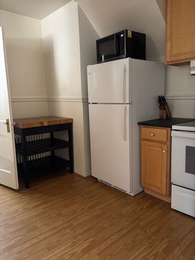 Building Photo - Perfect Home a Block from Mary Munford