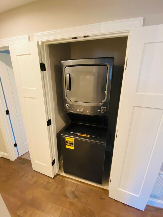 Building Photo - Great Location 3 Bedroom House