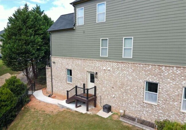 Building Photo - 2184 Skye Isles Pass SE