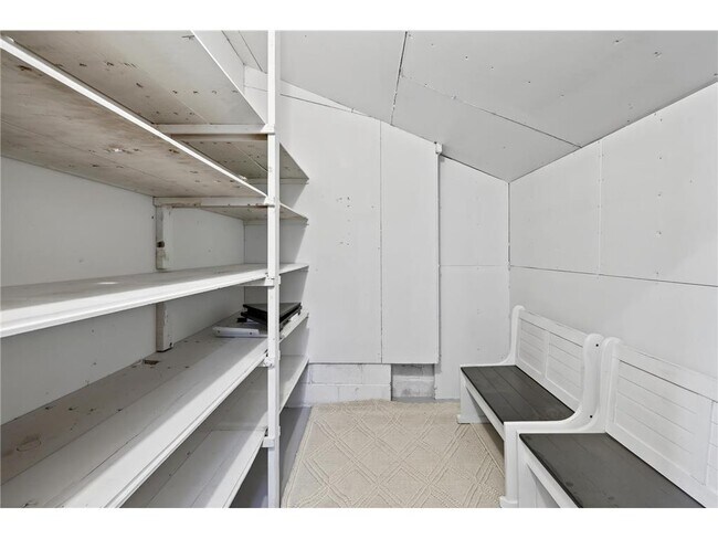 Building Photo - 6015 Aspen Rd