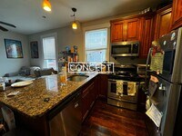 Building Photo - 717 Parker St