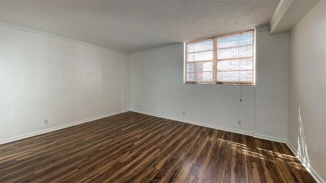 Building Photo - 3001 S Ocean Dr