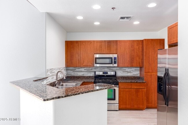 Building Photo - 17 W Vernon Ave