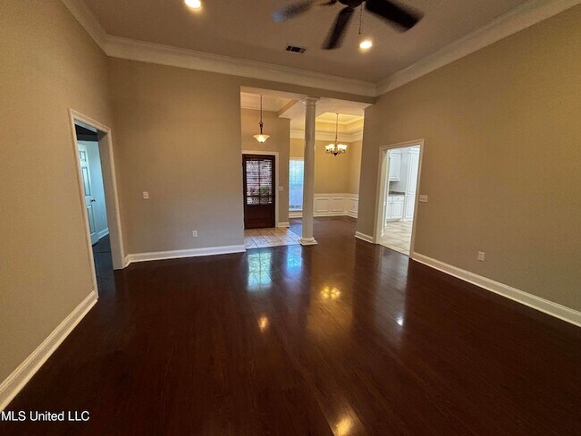 Building Photo - 410 Abbey Woods