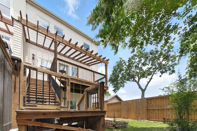 Building Photo - 1317 Bomar St