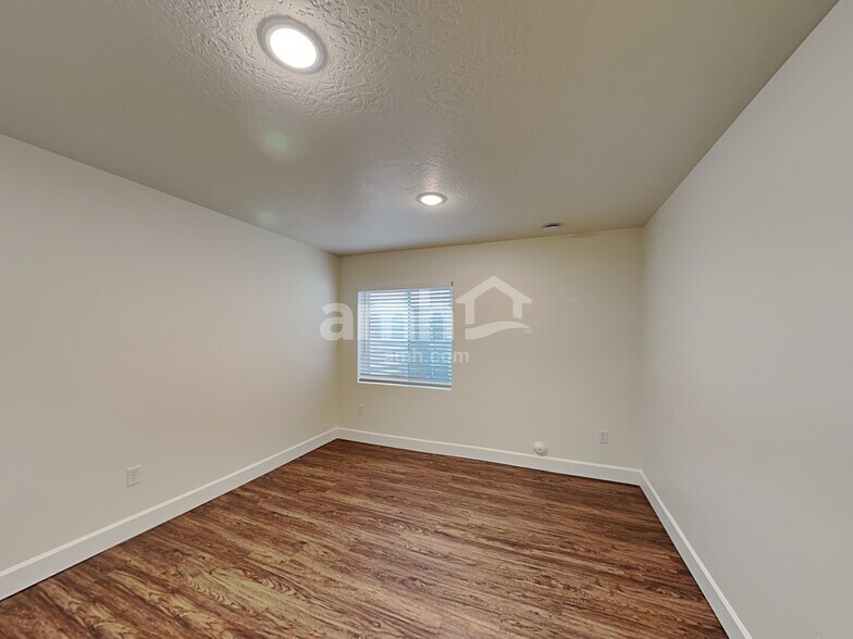 Building Photo - 11037 Kitty Hawk Rd