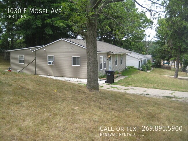 Building Photo - 1030 E Mosel Ave