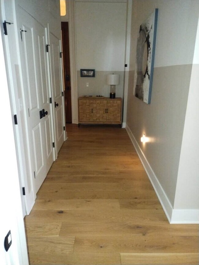 Building Photo - 30 W Broad St