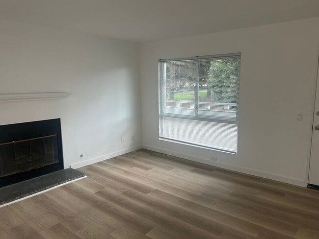 Building Photo - 8603 Fenwick St