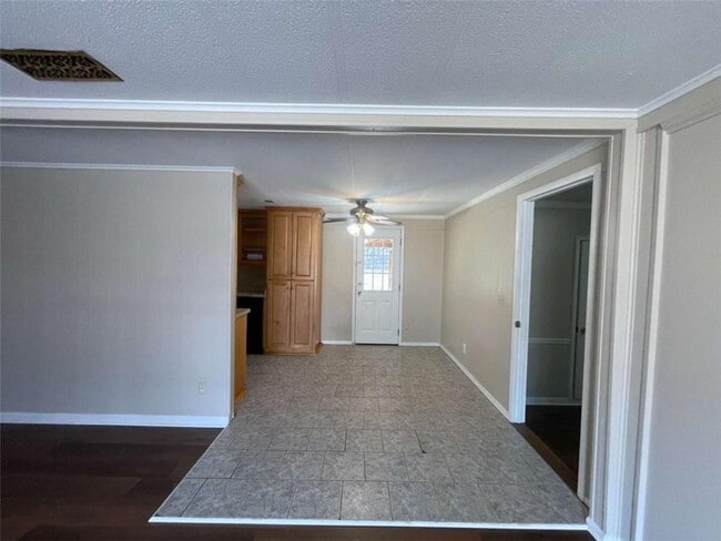 Building Photo - 693 Bluebird Dr SE