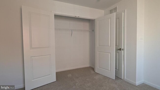 Building Photo - 11 Edinburgh Ct