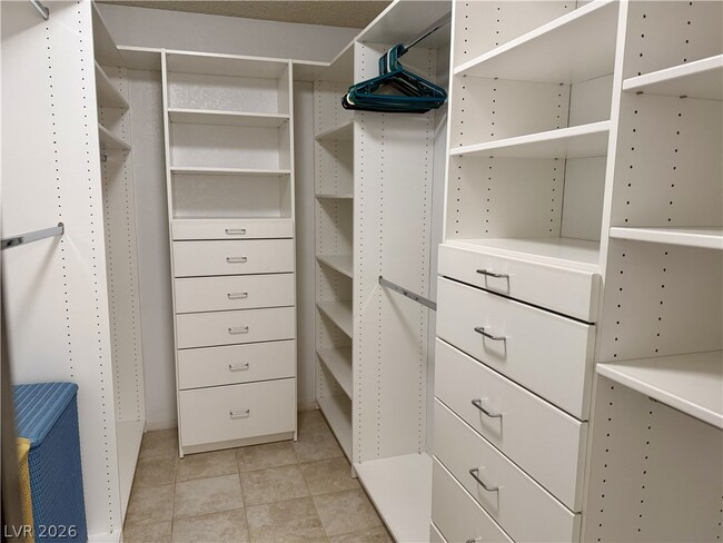 Building Photo - 1923 Magnolia Dr