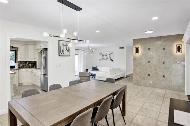 Building Photo - Single Family Home 5/3