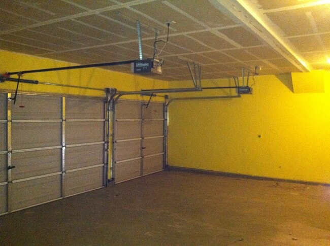 Building Photo - Spacious Two Story Home For Rent