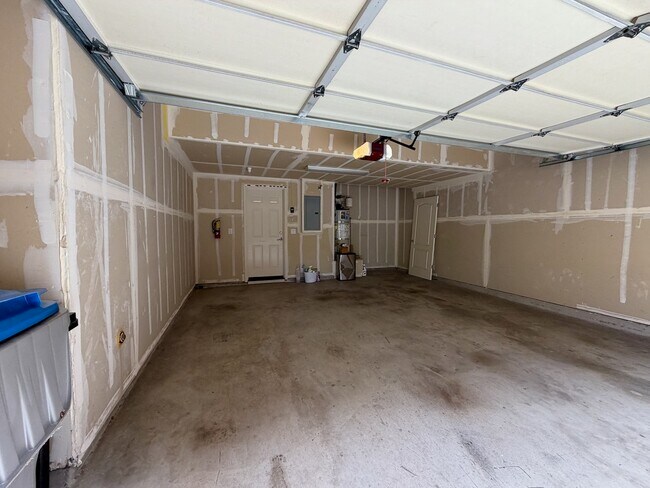 Building Photo - 2100 Beech Cir