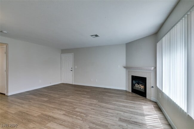 Building Photo - 350 S Durango Dr