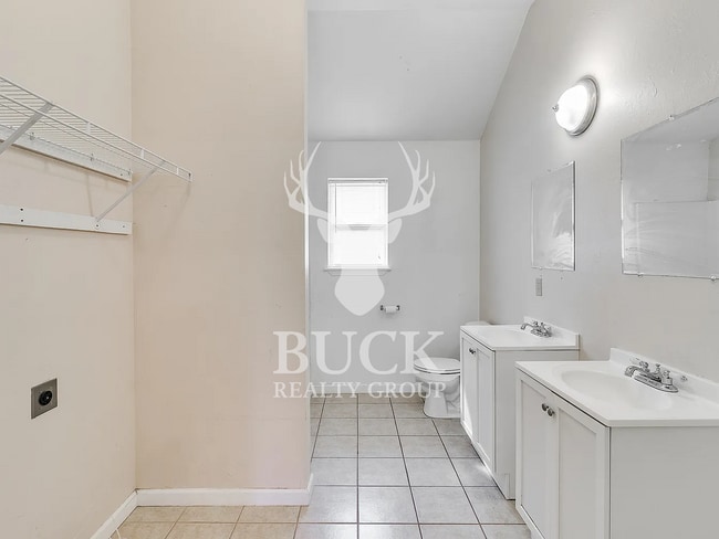 Building Photo - 1201 Stansell Dr