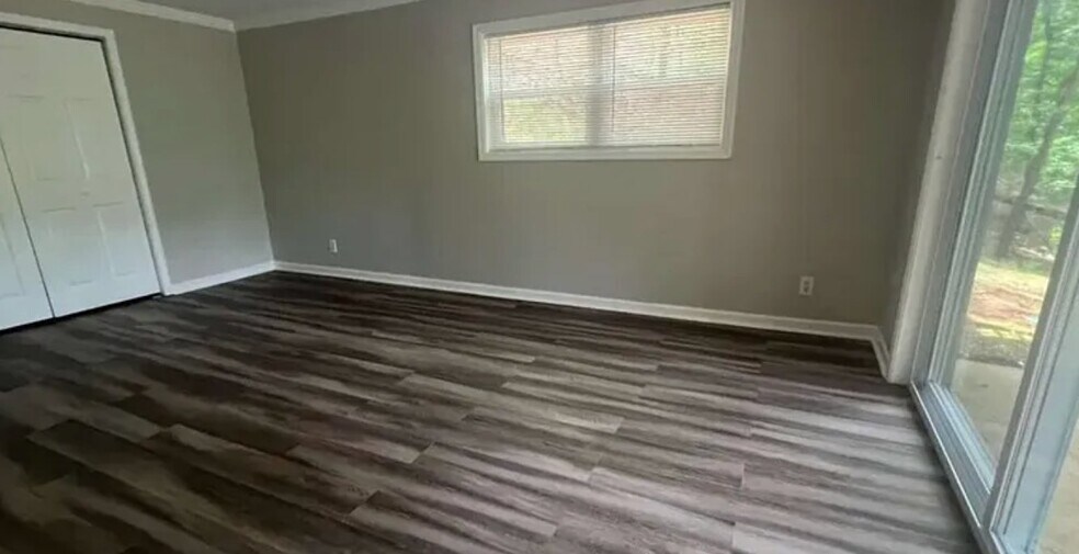 Building Photo - 3473 McKenzie Dr