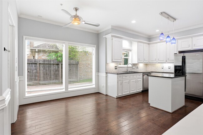 Building Photo - 11507 Del Monte Dr