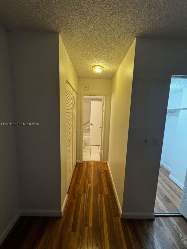 Building Photo - 16465 NE 22nd Ave