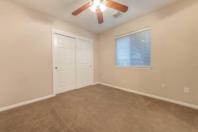 Building Photo - 5601 Lomita Verde Cir