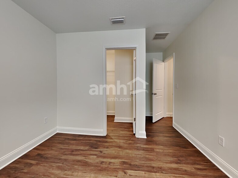 Building Photo - 380 Banyan Frst Dr