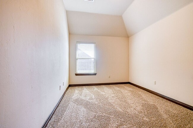 Building Photo - Beautiful home in desired Williamson Farms!